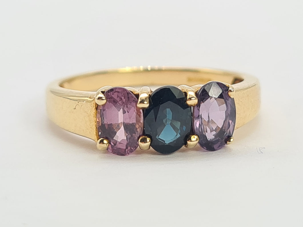 0678: Vintage: 9ct Gold Blue & Purple Spinels Dress Ring- beautifully paired