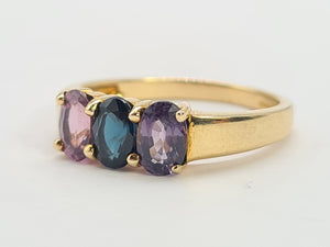 0678: Vintage: 9ct Gold Blue & Purple Spinels Dress Ring- beautifully paired