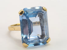 Load image into Gallery viewer, 0712: Vintage 9ct Gold Emerald Cut Swiss Blue Topaz Statement Ring- Date-Mark 1967
