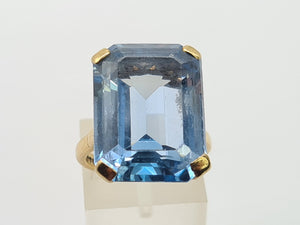 0712: Vintage 9ct Gold Emerald Cut Swiss Blue Topaz Statement Ring- Date-Mark 1967