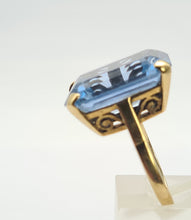 Load image into Gallery viewer, 0712: Vintage 9ct Gold Emerald Cut Swiss Blue Topaz Statement Ring- Date-Mark 1967
