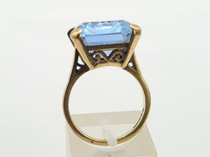 0712: Vintage 9ct Gold Emerald Cut Swiss Blue Topaz Statement Ring- Date-Mark 1967