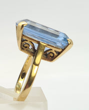 Load image into Gallery viewer, 0712: Vintage 9ct Gold Emerald Cut Swiss Blue Topaz Statement Ring- Date-Mark 1967
