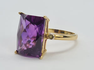 0656: Vintage: Rare: 9ct Gold Rectangular Cushion Cut Sapphire Diamonds Cocktail Ring&nbsp;