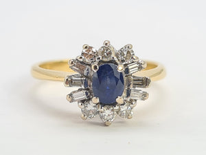 0685: Exceptional 18ct Cornflower Blue Sapphire Diamonds Flower Head Ring- Date Mark 1988