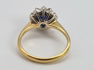 0685: Exceptional 18ct Cornflower Blue Sapphire Diamonds Flower Head Ring- Date Mark 1988