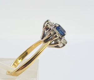 0685: Exceptional 18ct Cornflower Blue Sapphire Diamonds Flower Head Ring- Date Mark 1988