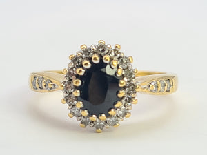 0751: Vintage: 18ct Gold Australian Blue Sapphire 22 Diamonds Ring