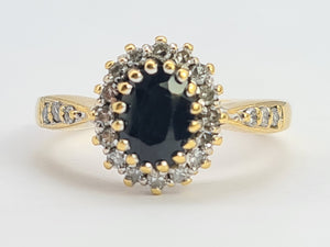 0751: Vintage: 18ct Gold Australian Blue Sapphire 22 Diamonds Ring