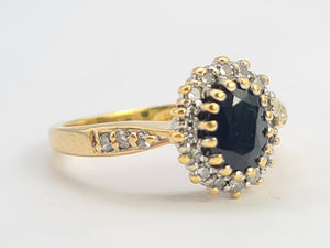 0751: Vintage: 18ct Gold Australian Blue Sapphire 22 Diamonds Ring