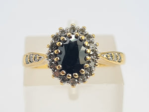 0751: Vintage: 18ct Gold Australian Blue Sapphire 22 Diamonds Ring