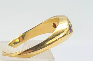 0753: intage: 18ct Gold Rubies Diamonds Stacker/Dress Ring- Date Mark -1967