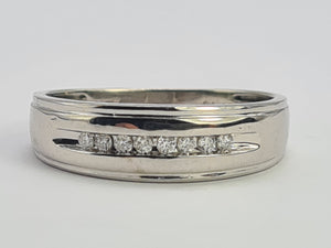 0238: Vintage: 9ct White Gold 8 Diamonds Band (0.1ct) - crisp, clean, sparkling