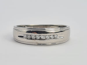 0238: Vintage: 9ct White Gold 8 Diamonds Band (0.1ct) - crisp, clean, sparkling