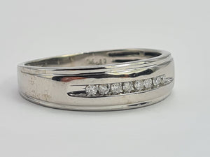 0238: Vintage: 9ct White Gold 8 Diamonds Band (0.1ct) - crisp, clean, sparkling