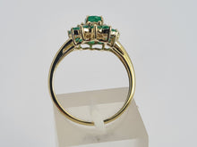 Load image into Gallery viewer, 0561: Vintage: 9ct Gold Emeralds Diamonds Flower Head Ring- simply gorgeous
