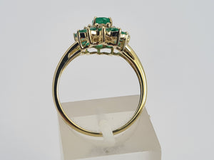 0561: Vintage: 9ct Gold Emeralds Diamonds Flower Head Ring- simply gorgeous