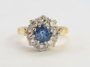 0578: Vintage: 18ct Gold Cornflower Blue Sapphire Diamonds Cluster Ring- extremely fine example