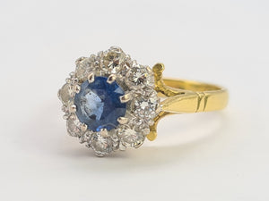 0578: Vintage: 18ct Gold Cornflower Blue Sapphire Diamonds Cluster Ring- extremely fine example