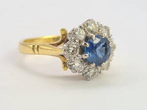 0578: Vintage: 18ct Gold Cornflower Blue Sapphire Diamonds Cluster Ring- extremely fine example