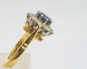 0578: Vintage: 18ct Gold Cornflower Blue Sapphire Diamonds Cluster Ring- extremely fine example