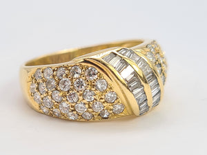 0663: Vintage: 18ct Gold ( 1.52 Carats) 76 Diamonds Statement Ring-