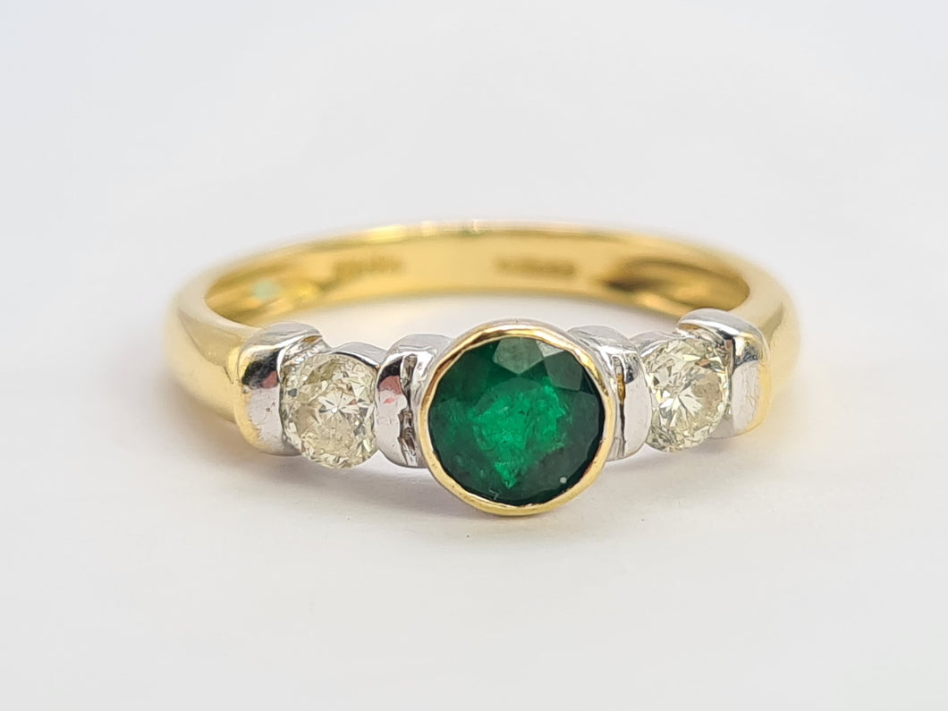 0671: Vintage: 18ct Yellow Gold Emerald Diamonds 3 Stones Art Deco Style Ring