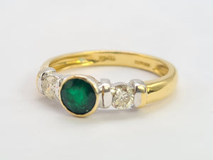 0671: Vintage: 18ct Yellow Gold Emerald Diamonds 3 Stones Art Deco Style Ring