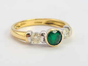 0671: Vintage: 18ct Yellow Gold Emerald Diamonds 3 Stones Art Deco Style Ring