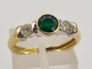 0671: Vintage: 18ct Yellow Gold Emerald Diamonds 3 Stones Art Deco Style Ring