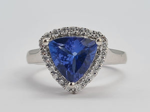 0158: Vintage: 18ct White Gold Trilliant Cut Tanzanite 21 Diamonds Cocktail Ring