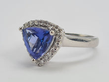 Load image into Gallery viewer, 0158: Vintage: 18ct White Gold Trilliant Cut Tanzanite 21 Diamonds Cocktail Ring
