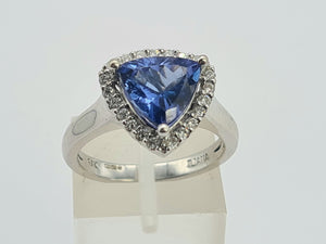 0158: Vintage: 18ct White Gold Trilliant Cut Tanzanite 21 Diamonds Cocktail Ring