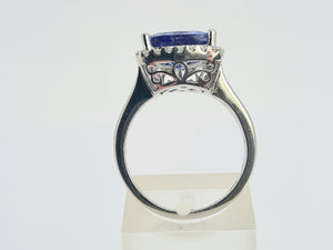 0158: Vintage: 18ct White Gold Trilliant Cut Tanzanite 21 Diamonds Cocktail Ring