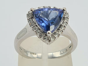 0158: Vintage: 18ct White Gold Trilliant Cut Tanzanite 21 Diamonds Cocktail Ring