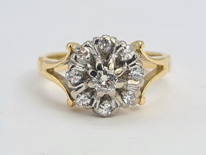 0288: Vintage: 18ct Gold 9 Brilliant Cut Diamonds Cluster Ring- super sparkly