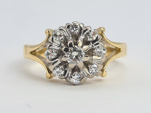 0288: Vintage: 18ct Gold 9 Brilliant Cut Diamonds Cluster Ring- super sparkly