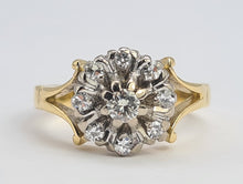 Load image into Gallery viewer, 0288: Vintage: 18ct Gold 9 Brilliant Cut Diamonds Cluster Ring- super sparkly
