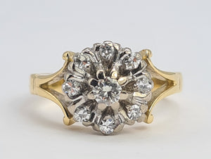 0288: Vintage: 18ct Gold 9 Brilliant Cut Diamonds Cluster Ring- super sparkly