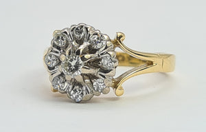 0288: Vintage: 18ct Gold 9 Brilliant Cut Diamonds Cluster Ring- super sparkly