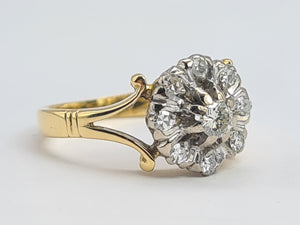 0288: Vintage: 18ct Gold 9 Brilliant Cut Diamonds Cluster Ring- super sparkly