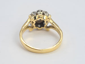 0288: Vintage: 18ct Gold 9 Brilliant Cut Diamonds Cluster Ring- super sparkly