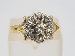 0288: Vintage: 18ct Gold 9 Brilliant Cut Diamonds Cluster Ring- super sparkly