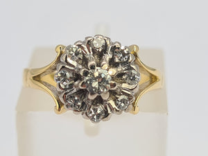 0288: Vintage: 18ct Gold 9 Brilliant Cut Diamonds Cluster Ring- super sparkly