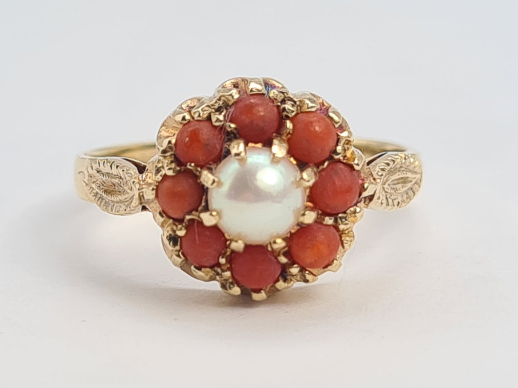 0477: Vintage: 9ct Gold Pearl Corals Flower Head Ring - Date- Mark 1968