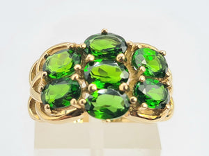 0539: Vintage: 9ct Gold 7 Green Diopsides Cocktail Ring- lovely cut and colours