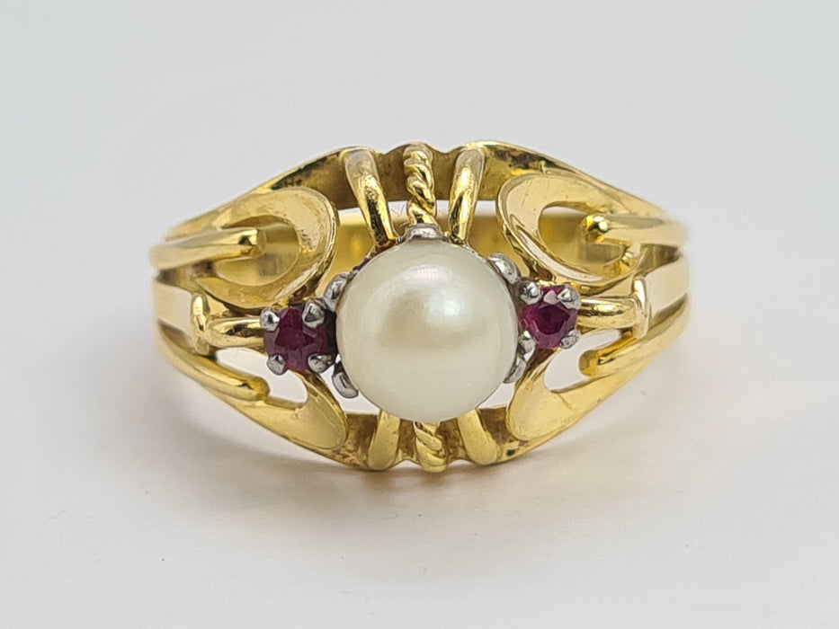 6136 Vintage: Rare: 18ct Gold Cultured Pearl Rubies Cocktail Ring