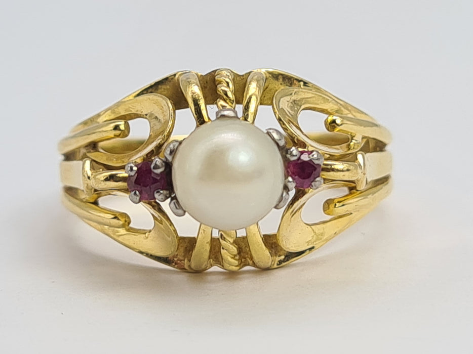 6136 Vintage: Rare: 18ct Gold Cultured Pearl Rubies Cocktail Ring