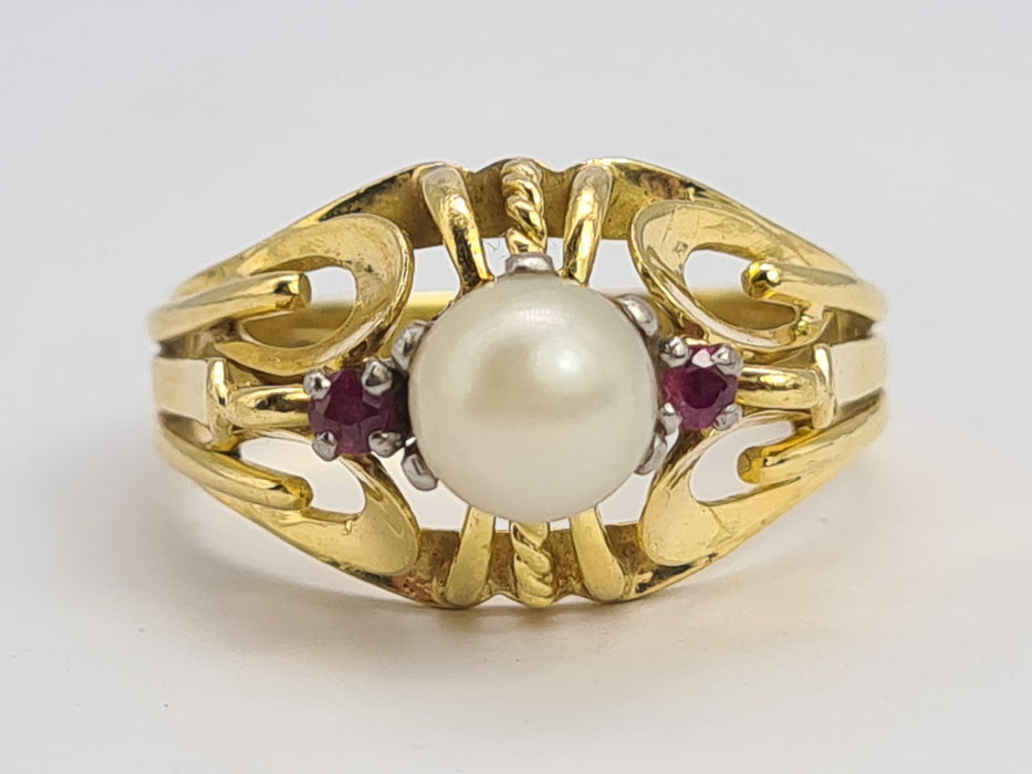 6136 Vintage: Rare: 18ct Gold Cultured Pearl Rubies Cocktail Ring
