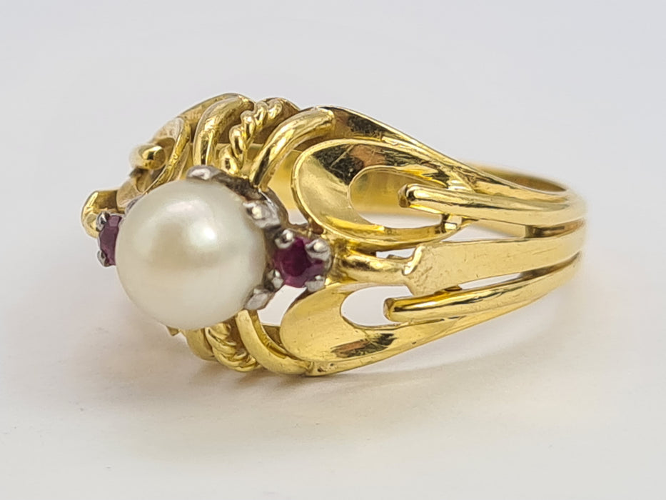 6136 Vintage: Rare: 18ct Gold Cultured Pearl Rubies Cocktail Ring